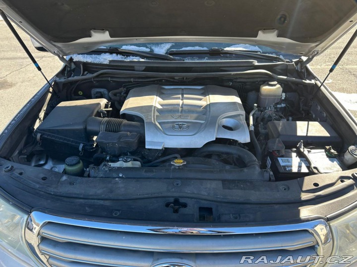 Toyota Land Cruiser 200 2011