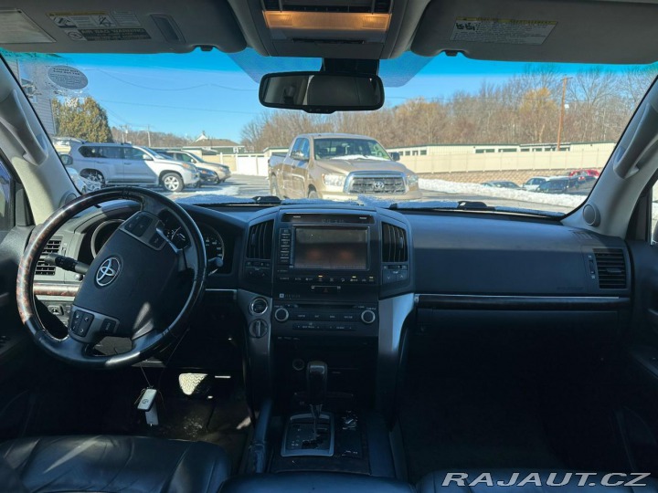 Toyota Land Cruiser 200 2011