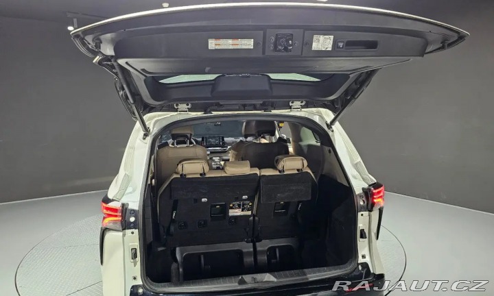 Toyota Ostatní modely SIENNA Hybrid LIMITED AWD 2021