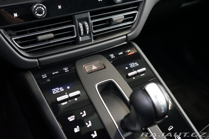 Porsche Macan GTS Chrono Pano PDK Vzduc 2022