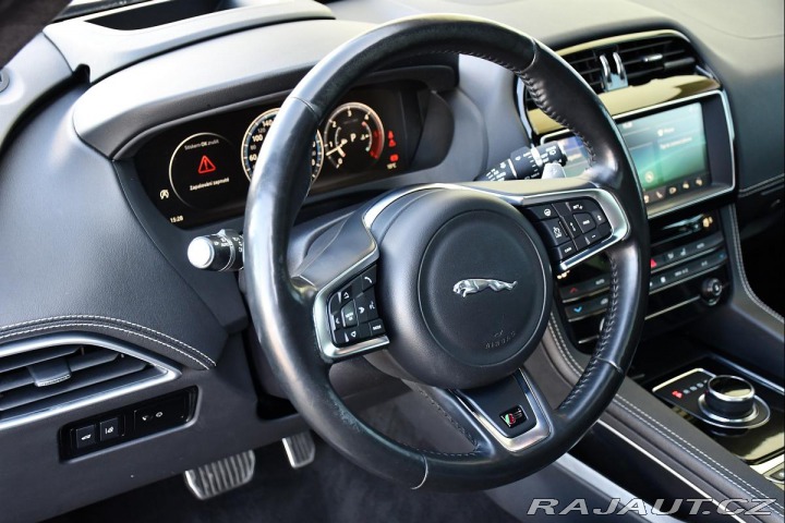Jaguar F-Pace 30d AWD S PANO TAŽNÉ MERI 2017