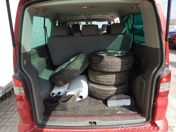Volkswagen Transporter 2.5 TDI, 9 MÍST, TAŽNÉ 2004