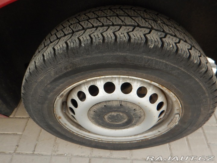 Volkswagen Transporter 2.5 TDI, 9 MÍST, TAŽNÉ 2004
