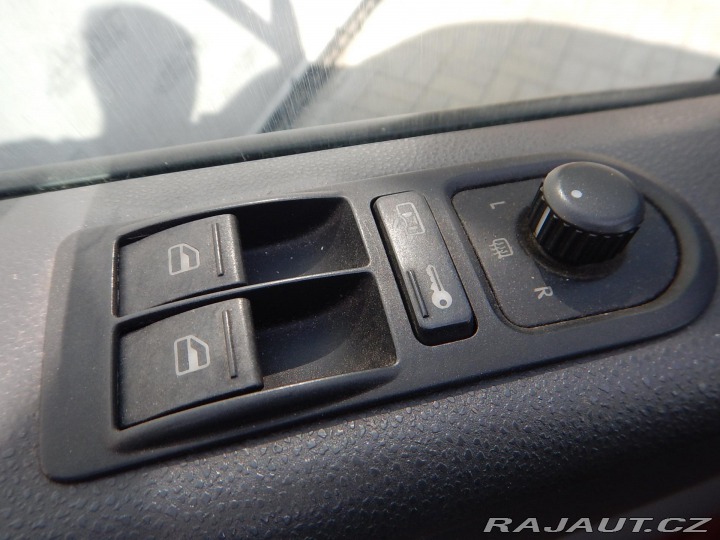 Volkswagen Transporter 2.5 TDI, 9 MÍST, TAŽNÉ 2004