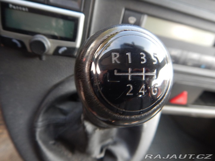 Volkswagen Transporter 2.5 TDI, 9 MÍST, TAŽNÉ 2004