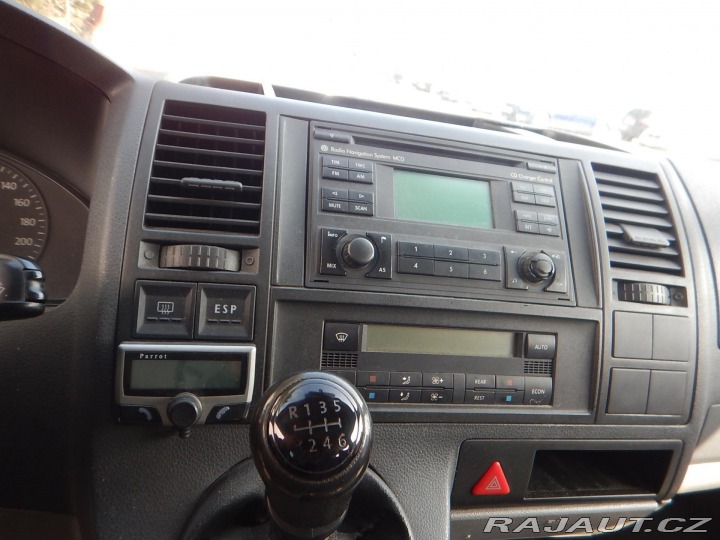 Volkswagen Transporter 2.5 TDI, 9 MÍST, TAŽNÉ 2004