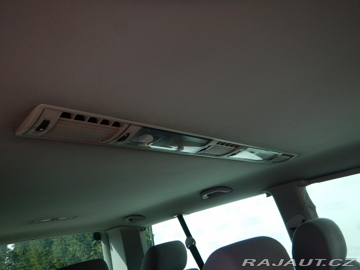 Volkswagen Transporter 2.5 TDI, 9 MÍST, TAŽNÉ 2004