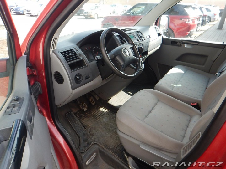 Volkswagen Transporter 2.5 TDI, 9 MÍST, TAŽNÉ 2004