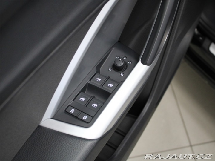 Audi Q3 2,0 35TDi DSG S-Line Záru 2023