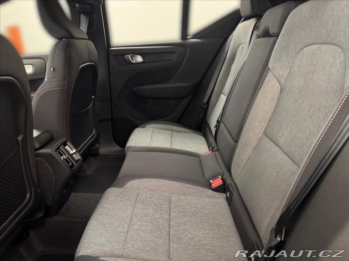 Volvo XC40 2,0 B3 FWD Plus Black Ed 2025