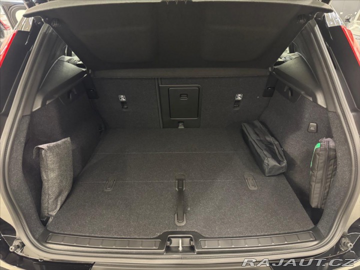 Volvo XC40 2,0 B3 FWD Plus Black Ed 2025