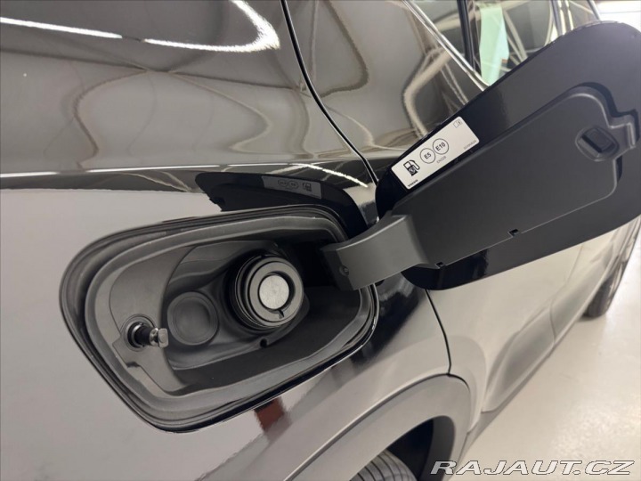 Volvo XC40 2,0 B3 FWD Plus Black Ed 2025