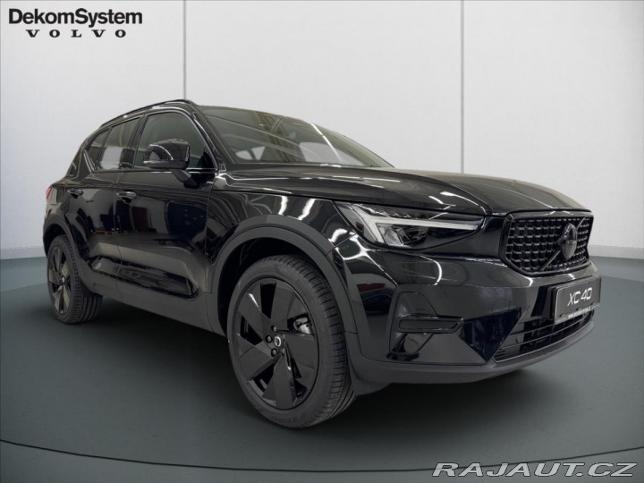 Volvo XC40 2,0 B3 FWD Plus Black Ed 2025