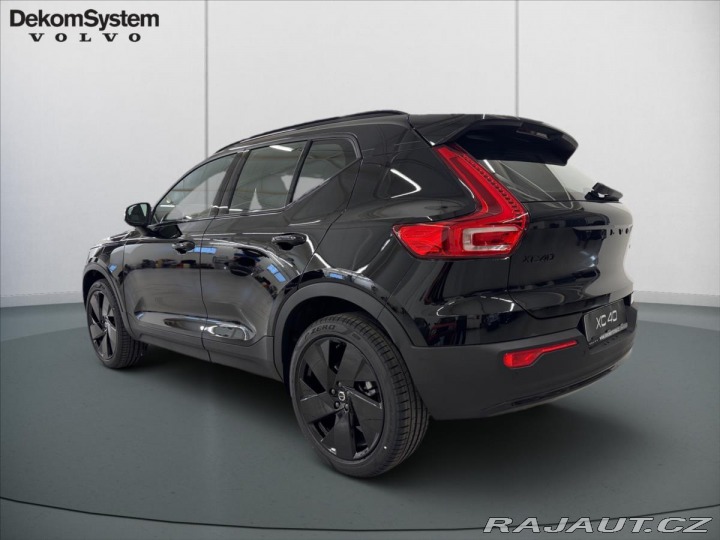 Volvo XC40 2,0 B3 FWD Plus Black Ed 2025