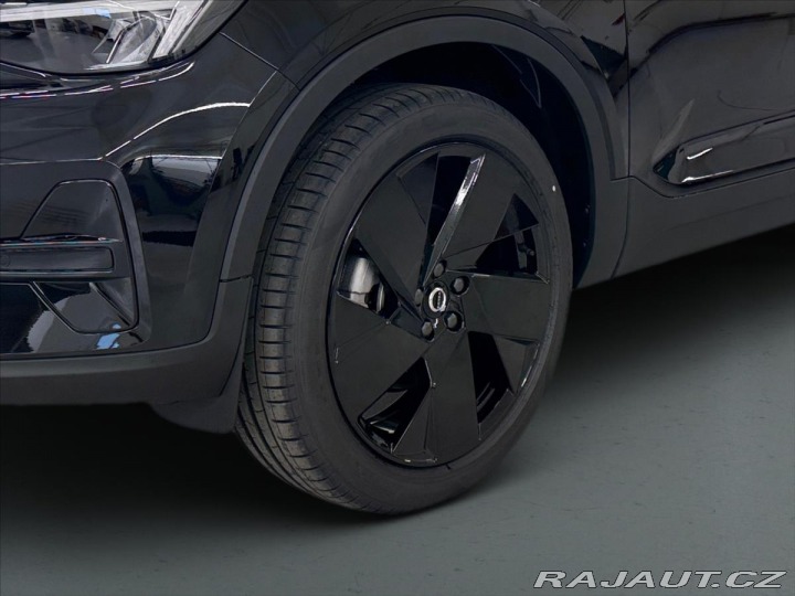 Volvo XC40 2,0 B3 FWD Plus Black Ed 2025