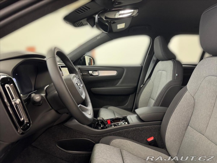 Volvo XC40 2,0 B3 FWD Plus Black Ed 2025