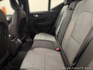 Volvo XC40 2,0 B3 FWD Plus Black Ed 2025