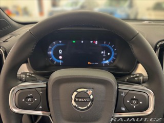 Volvo XC40 2,0 B3 FWD Plus Black Ed 2025