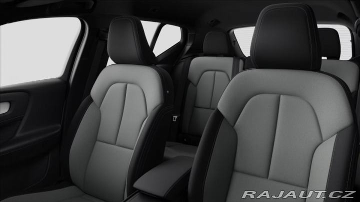 Volvo XC40 2,0 B3 FWD Plus Dark 3456 2025