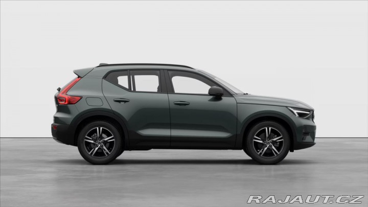 Volvo XC40 2,0 B3 FWD Plus Dark 3456 2025