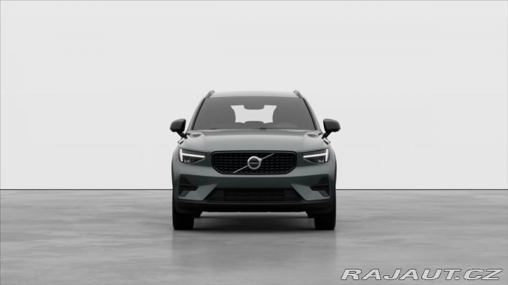 Volvo XC40 2,0 B3 FWD Plus Dark 3456 2025