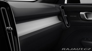 Volvo XC40 2,0 B3 FWD Plus Dark 3456 2025