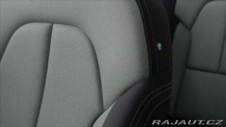 Volvo XC40 2,0 B3 FWD Plus Dark 3456 2025