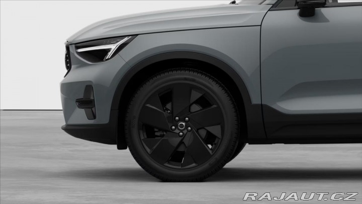 Volvo XC40 2,0 B3 FWD Plus Black Ed 2025