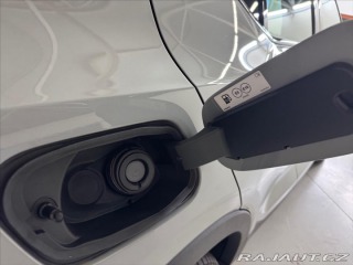 Volvo XC40 2,0 B3 FWD Plus Black Ed 2025