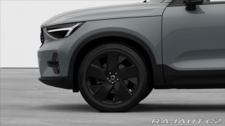 Volvo XC40 2,0 B3 FWD Plus Black Ed 2025