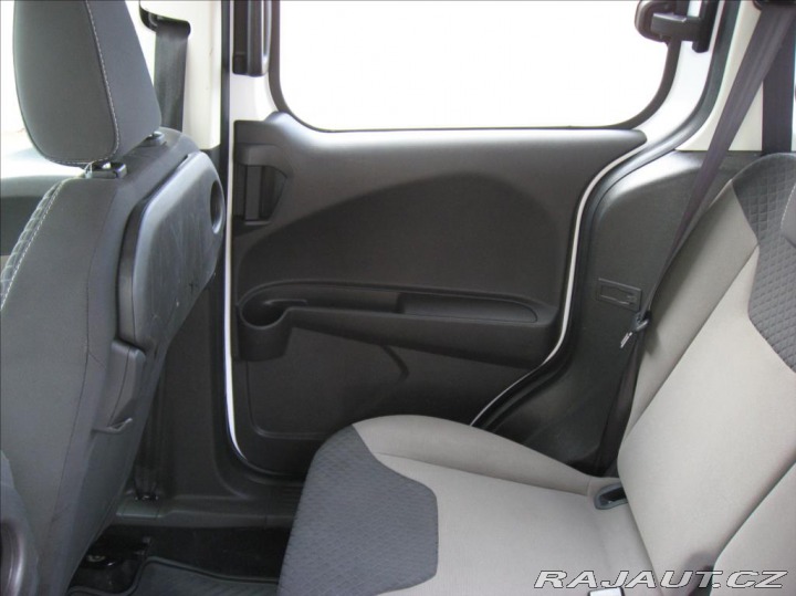 Ford Tourneo Courier 1,6 TDCI 95PS Trend 2015