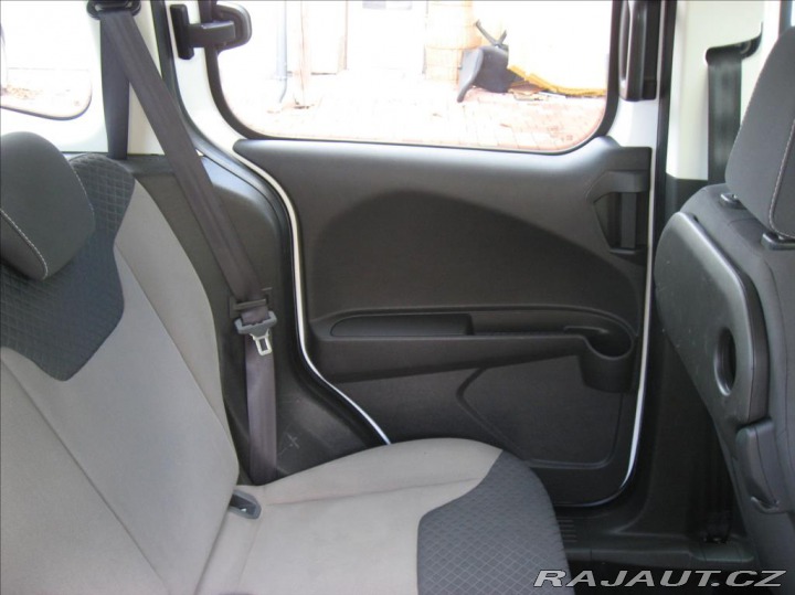 Ford Tourneo Courier 1,6 TDCI 95PS Trend 2015