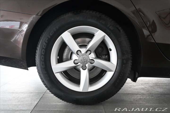 Audi A4 2,0 TDi 105kW *NAVI* Záru 2012