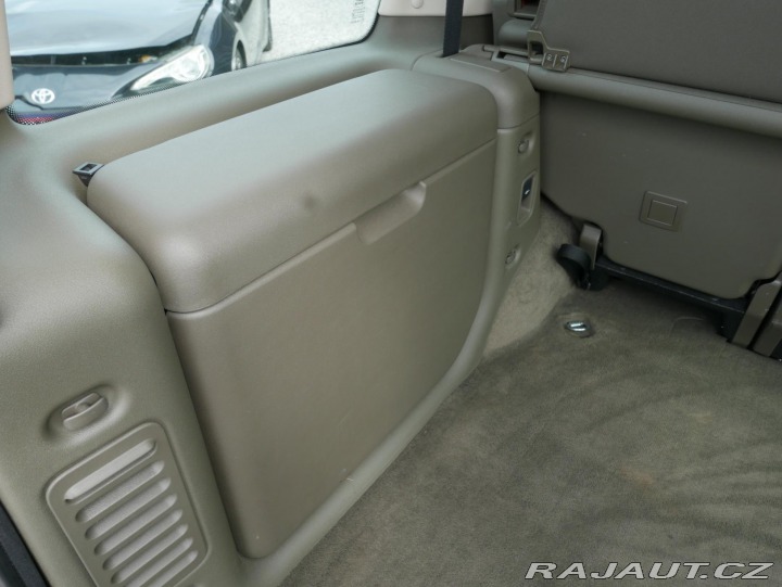 Land Rover Discovery II 4,0i V8 AWD REZERVACE 2004