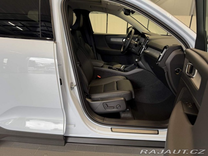 Volvo XC40 B3 2.0L 163+14 HP AT7 FWD 2025
