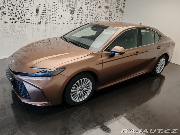 Toyota Camry 2,5 Hybrid CVT Comfort 2024