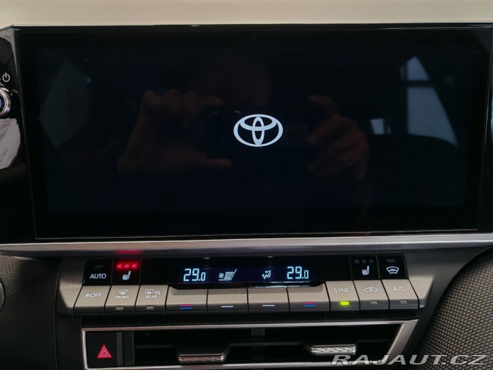 Toyota Camry 2,5 Hybrid CVT Comfort 2024