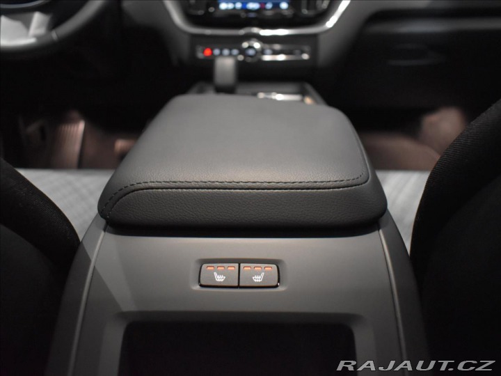 Volvo XC60 2,0 B4 FWD Core BLIS,bezk 2023