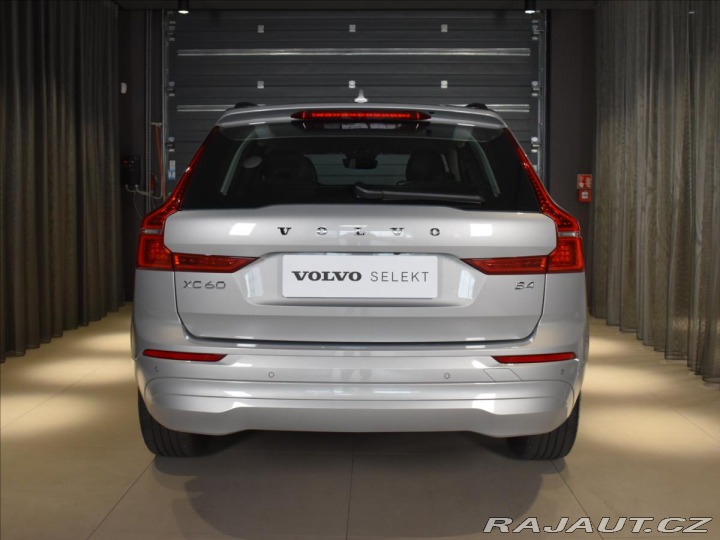Volvo XC60 2,0 B4 FWD Core BLIS,bezk 2023