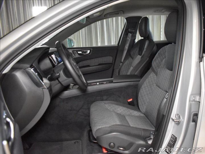 Volvo XC60 2,0 B4 FWD Core BLIS,bezk 2023