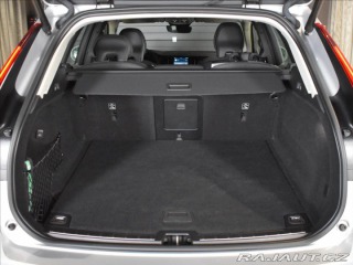 Volvo XC60 2,0 B4 FWD Core BLIS,bezk 2023