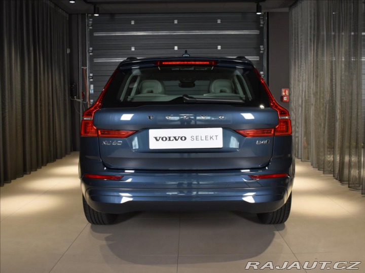 Volvo XC60 2,0 B4 AWD Core ,bezklíč 2023