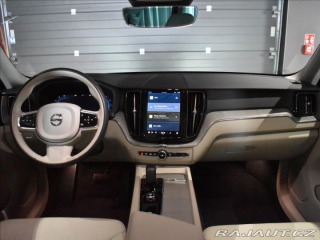 Volvo XC60 2,0 B4 AWD Core ,bezklíč 2023