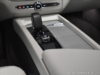 Volvo XC60 2,0 B4 AWD Core ,bezklíč 2023