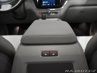 Volvo XC60 2,0 B4 AWD Core ,bezklíč 2023