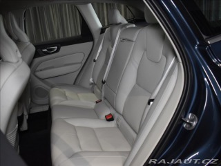 Volvo XC60 2,0 B4 AWD Core ,bezklíč 2023