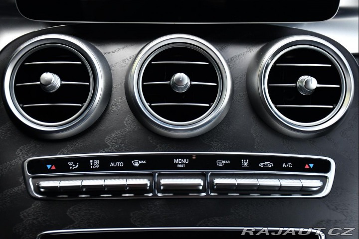 Mercedes-Benz C 300de ACC TAŽNÉ LED CARPL 2020