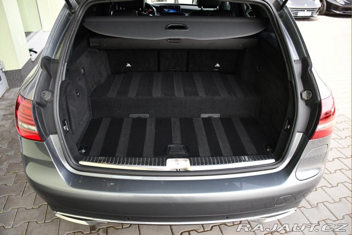 Mercedes-Benz C 300de pHEV TAŽNÉ LED CARP 2020
