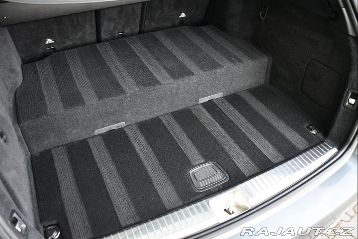 Mercedes-Benz C 300de ACC TAŽNÉ LED CARPL 2020