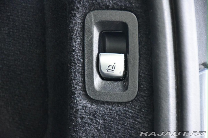 Mercedes-Benz C 300de pHEV REZERVACE 2020